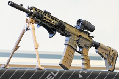 Das halbautomatische Sturmgewehr Modell CR223 der Firma C.G. Haenel ersetzt (in einer speziellen Konfiguration und in Schwarz) seit 2020 flächendeckend die Maschinenpistole MP5 von Heckler & Koch als Dienstwaffe bei der Polizei Sachsen (Symbolbild).