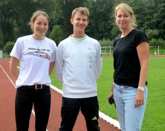 Teresa Zurek und Leo Köpp (von links), Mitglieder des deutschen Nationalteams im Gehen sowie Nachwuchsbundestrainerin Manja Berger (rechts) warben in Lengenfeld für ihren Sport. 