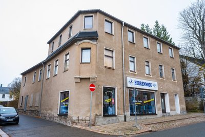 Der Herrenausstatter in Eibenstock direkt neben der alten Post.