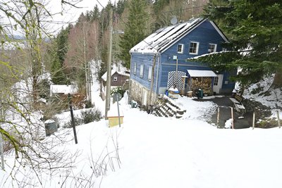 Die weiter oben am Berg lebenden Anwohner sind froh, nicht mehr durch Schnee stapfen zu müssen. An ihrer Situation aber habe sich sonst aber nichts geändert.