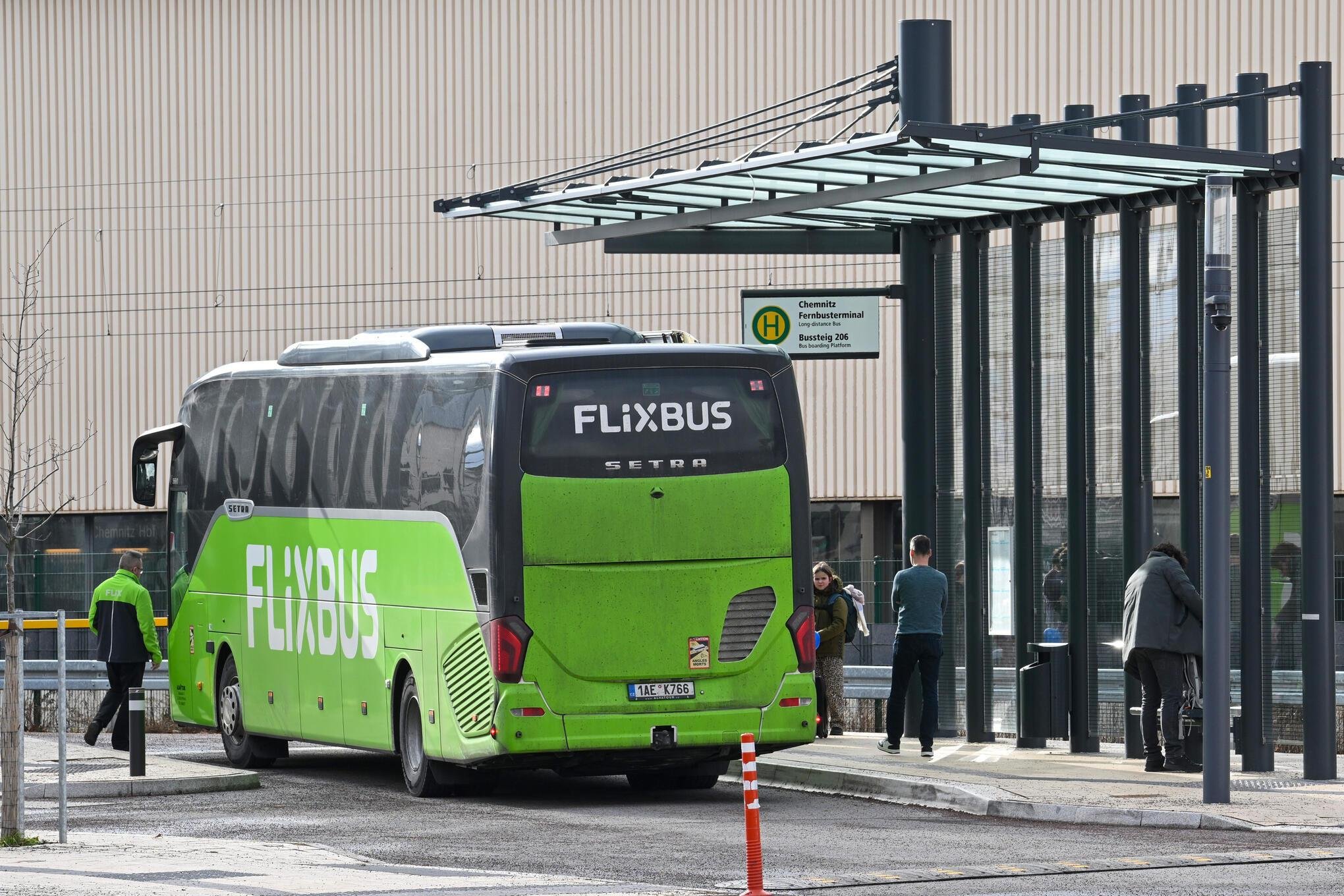 Flixbus fährt jetzt dreimal täglich von Chemnitz zum Berliner Flughafen