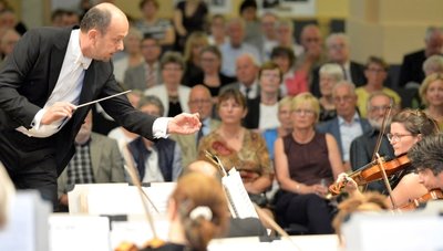 Attilio Tomasello stellte sich beim Sonderkonzert am Montagabend in der Nikolaikirche als Kandidat für die Chefdirigenten-Stelle vor.