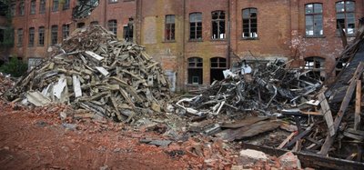 Materialtrennung in XXL: Beton. Metall, Holz und belastetes Material werden gesondert gesammelt und entsorgt.