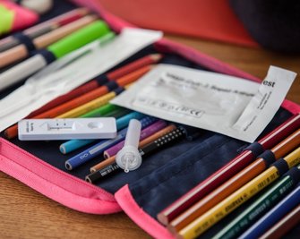 Ab Donnerstag wird es in Mittelsachsens Schulen wieder bunt, die Schüler kehren in den Präsenzunterricht zurück. Doch wegen des Organisationsaufwands sehen manche Schulleiter schwarz. 