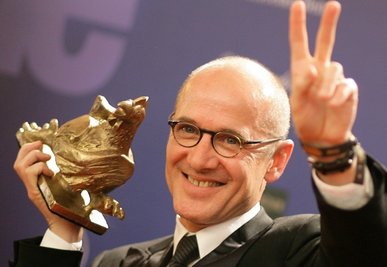  Mit Auszeichnung: Ulrich Mühe mit dem Medienpreis "Goldene Henne"; und einmal schaffte er es bis zur Oscar-Verleihung. 