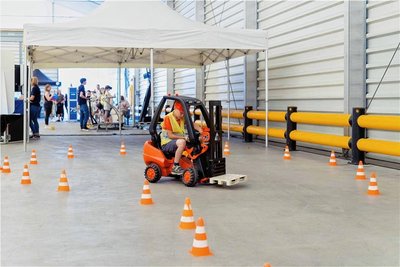 Einblick in die Werkshallen gab es auch spielerisch. 