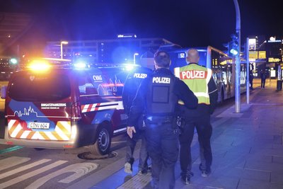 Polizeieinsatz zum Spätanschluss an der Chemnitzer Zentralhaltestelle.
