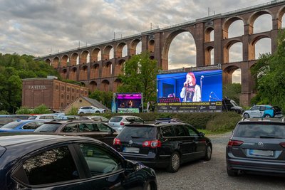 Das Autokino an der Göltzschtalbrücke in Netzschkau.