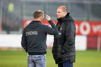 Sportdirektor David Wagner (r.), hier mit Trainer Joe Enochs, verlässt den FSV Zwickau zum Saisonende. 