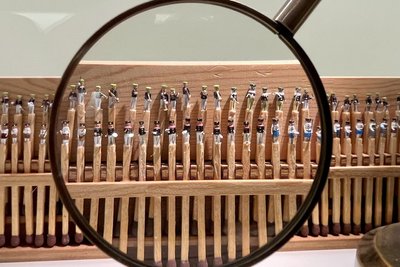Bergleute aus Streichhölzern geschnitzt.