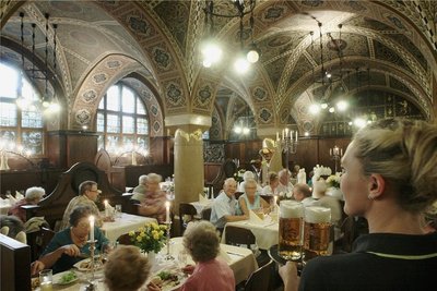 Weinstube im Ratskeller: Das Restaurant im Untergeschoss des Rathauses muss schließen, weil Bauarbeiten anstehen. 
