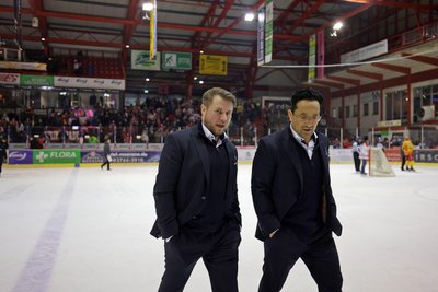 Trainer Jussi Tuores findet bisher kein taktisches Mittel, um Gegner mit einer kompakten Abwehr knacken zu können. Alle Spiele gegen den Aufsteiger aus Weiden gingen verloren.