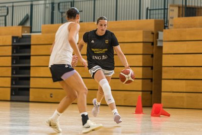 Mit der US-Amerikanerin Erin Stroberg (rechts) bleibt die erfolgreichste Werferin der Chemcats der vergangenen Saison in Chemnitz.