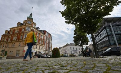 Sollte die Eisbahn von Ende November bis Januar auf dem Johannisplatz aufgebaut werden, dann wäre der Platz für Autos gesperrt. 