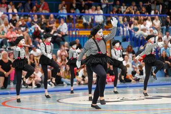 500 Besucher beim Wettbewerb in Hohenstein-Ernstthal: Pantomimen tanzen sich zum Sieg - Die tanzenden Pantomimen aus Callenberg gewannen vor toller Kulisse beim Hot-Dance-Cup.