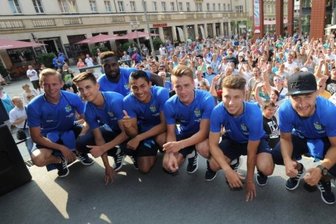 500 CFC-Fans bei Vorstellung des Teams -