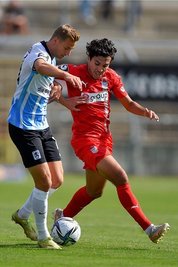 Johan Gómez (rechts) - hier im Zweikampf mit Dennis Dressel - erzielte sein erstes Punktspieltor für den FSV Zwickau. 