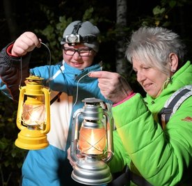 Ina Reuter aus Lößnitz war mit ihrem Neffen Fritz Schmutzler bei der Sturmlaternen-Wanderung dabei. 