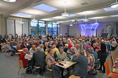 Jeweils 350 Gäste sind an zwei Abenden zum Generationentreffen in der Mensa der Oberschule Flöha zusammengekommen.