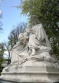Die Skulptur "Hygiea" von Hermann Hultzsch in Bad Elster (1887).