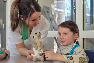 So geht Medizin: Mit Hilfe von Kuscheltieren wurden die Kindergartenkinder mit medizinischen Themen vertraut gemacht.