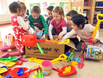 Die Knirpse der Kindertagesstätte "Krabbelkäfer" in Chemnitz kennen sich schon bestens mit dem Bio-Spielzeug aus.
