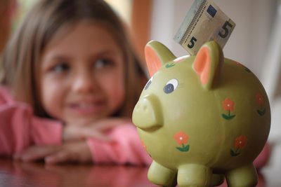 Chemnitzer Familien drohen erhebliche Mehrausgaben, sollte das derzeit diskutierte Paket zur Konsolidierung der Stadtfinanzen beschlossen werden. Sie kämen zu den bereits in Kraft getretenen höheren Eintrittspreisen und Abgaben für öffentliche Dienstleistungen hinzu.