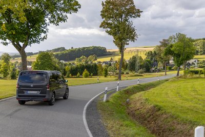 Der Fundort befindet sich nahe der B 101 in Oberscheibe, einem Ortsteil von Scheibenberg.