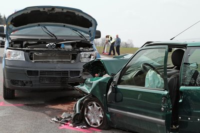 Bei einem Unfall auf der B 174 zwischen Hilmersdorf und Großolbersdorf sind am Mittwochvormittag mehrere Menschen verletzt worden.