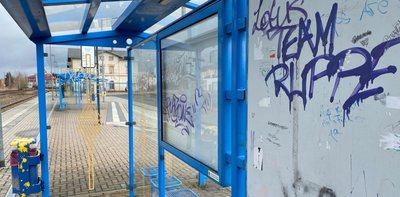 Schmierereien an den Wartehäuschen am Bahnhof. "Wir haben größere Probleme mit Heranwachsenden", sagt der Oberbürgermeister. 