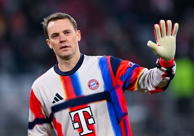 Manuel Neuer sagt noch nicht "Servus". Der 40-Jährige hängt noch ein Jahr dran beim FC Bayern. (Archivbild)