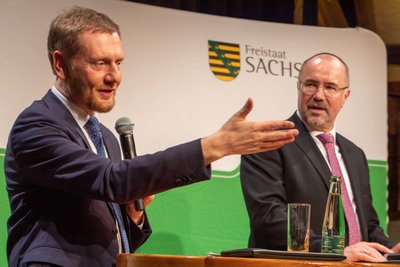 Am nächsten Freitag werden sich Ministerpräsident Michael Kretschmer und Plauens OB Steffen Zenner wiedersehen.