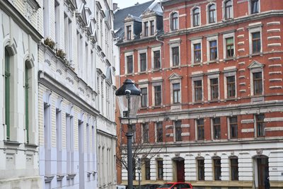Wohnen in Chemnitz: Auch höhere Grundsteuern und höhere Gebühren für Anwohnerparkplätze sind im Gespräch.