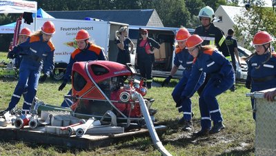Der letzte Wettkampf für die Jugendfeuerwehren fand im September 2019 in Cunnersdorf statt. Dort trat auch das Mädchenteam aus Etzdorf in der Altersklasse fünf an. 