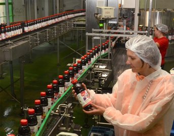 Das neue Produkt Schorlino hat von Anfang an Bio-Qualität (im Bild Nicole Groß vom Produkt Management). Den Namen hatten bereits die früheren Eigentümer registrieren lassen - jetzt wird er belebt.