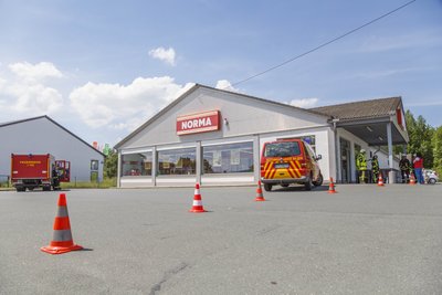 An der Kühlanlage in einem Supermarkt an der Chemnitzer Straße war offenbar Ammoniak ausgetreten.