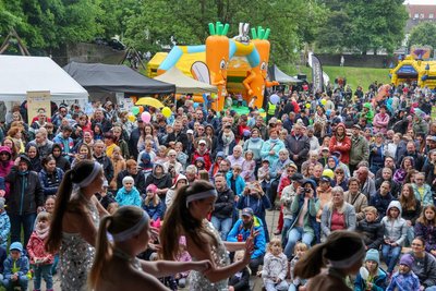 Das Kinder- und Familienfest in Meerane ist ein Besuchermagnet. Im Mai 2025 kamen rund 3000 kleine und große Gäste.