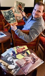 Thilo Götz, Chef des Clubkinos Siegmar, kennt sich in Sachen Defa-Geschichte aus. In seinem Fundus lagern auch zahlreiche Plakate.