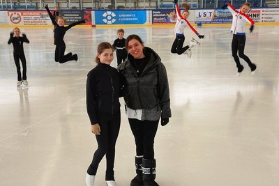 Trainerin Katharina Helwert integrierte Liza Tuschtschenko sofort in ihre Gruppe beim Chemnitzer EC. 