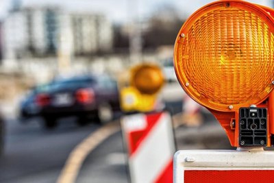 Die Fahrbahn der B 173 bei Kleinschirma wird erneuert. 