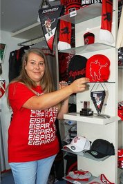 Für Kristin John begann am Samstag die dritte Saison im Fanshop.