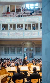 Dirigent Philippe Herreweghe mit dem Collegium Vocale Gent in der Dresdner Frauenkirche.