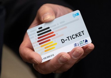 Ein "D-Ticket" im Chipkartenformat.