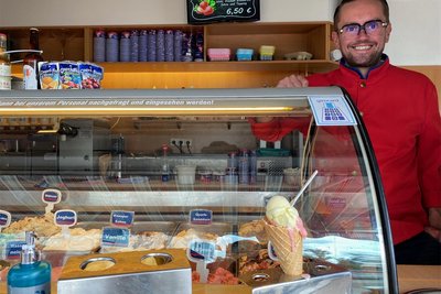 Andreas Marschner ist jetzt schon im Urlaub. Im Winter wechselt er die Eissorten und organisiert Firmenfeiern.