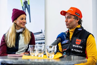 Der deutsche Teamchef Peter Schlickenrieder, auf dem Foto neben der DSV-Pressesprecherin Steffi Böhler, hat immer einen Spruch auf den Lippen.