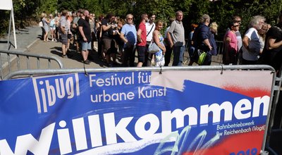Das Kunstfestival Ibug findet noch bis zum 1. September im Bahnbetriebswerk statt.