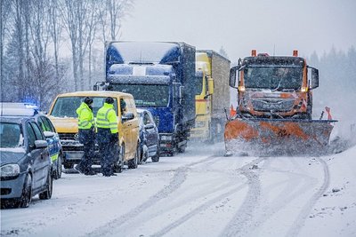 Doch im Winter kommt es auf der Bundesstraße 174 oft zu Staus. Dann sind die Rettungskräfte auf den Winterdienst angewiesen. 