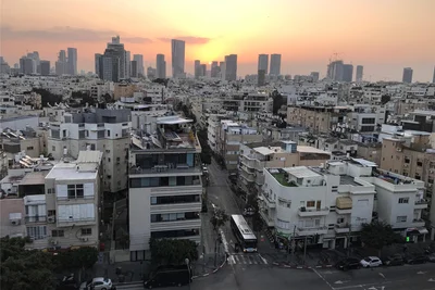Bauhaus und Wolkenkratzer: In Tel Aviv scheint der Nahostkonflikt weit weg.