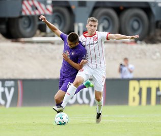 Marcel Sobottka (r.) traf für die Düsseldorfer zum 0:2.