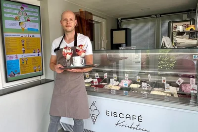 Axel Egert betreibt das Eiscafé Kriebstein.